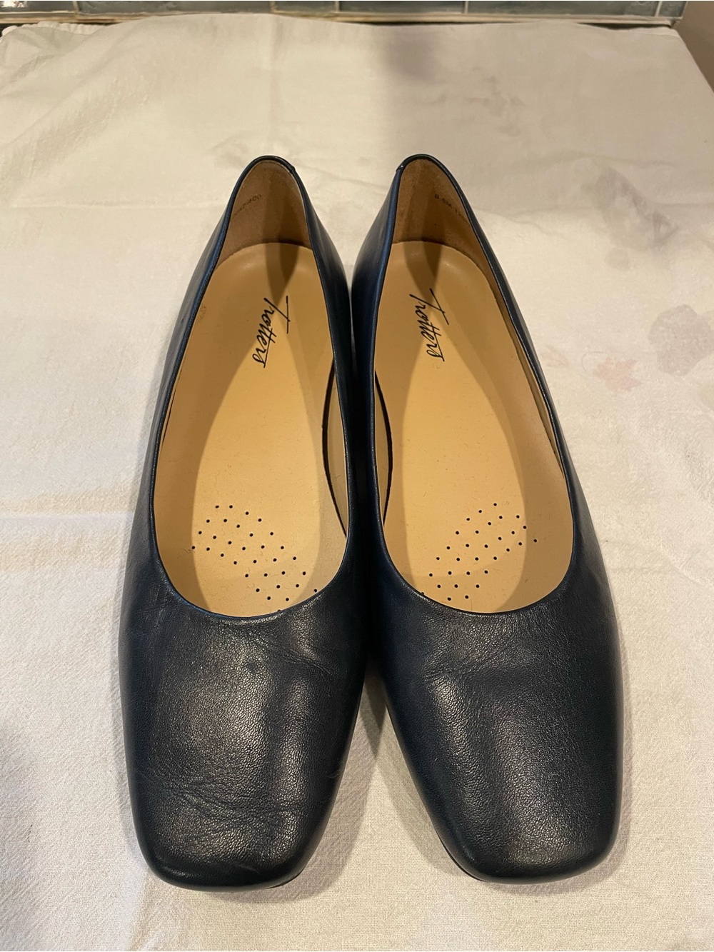 Trotters Navy Leather Square-Toe Ballet Flats